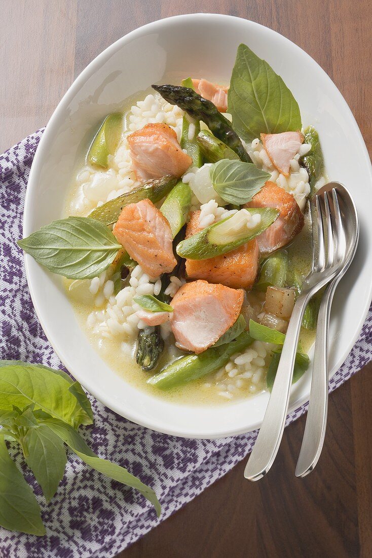 Risotto with asparagus and salmon