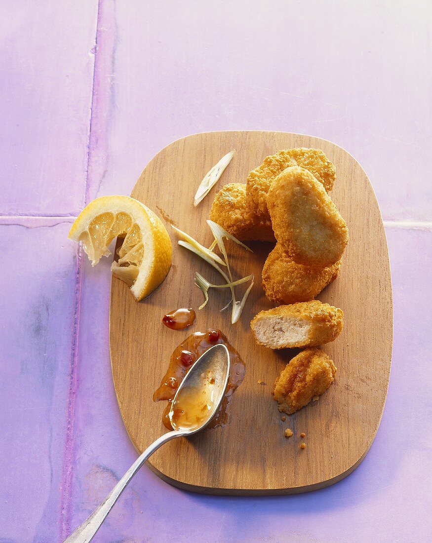 Chicken Nuggets mit Asia-Dip und Zitrone