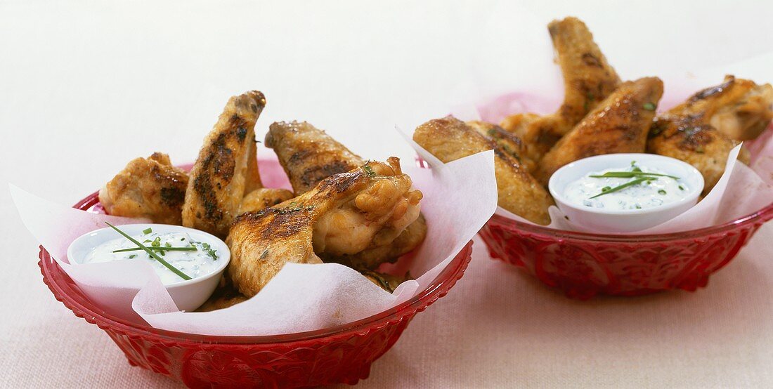 Chicken Wings mit Sauerrahmdips