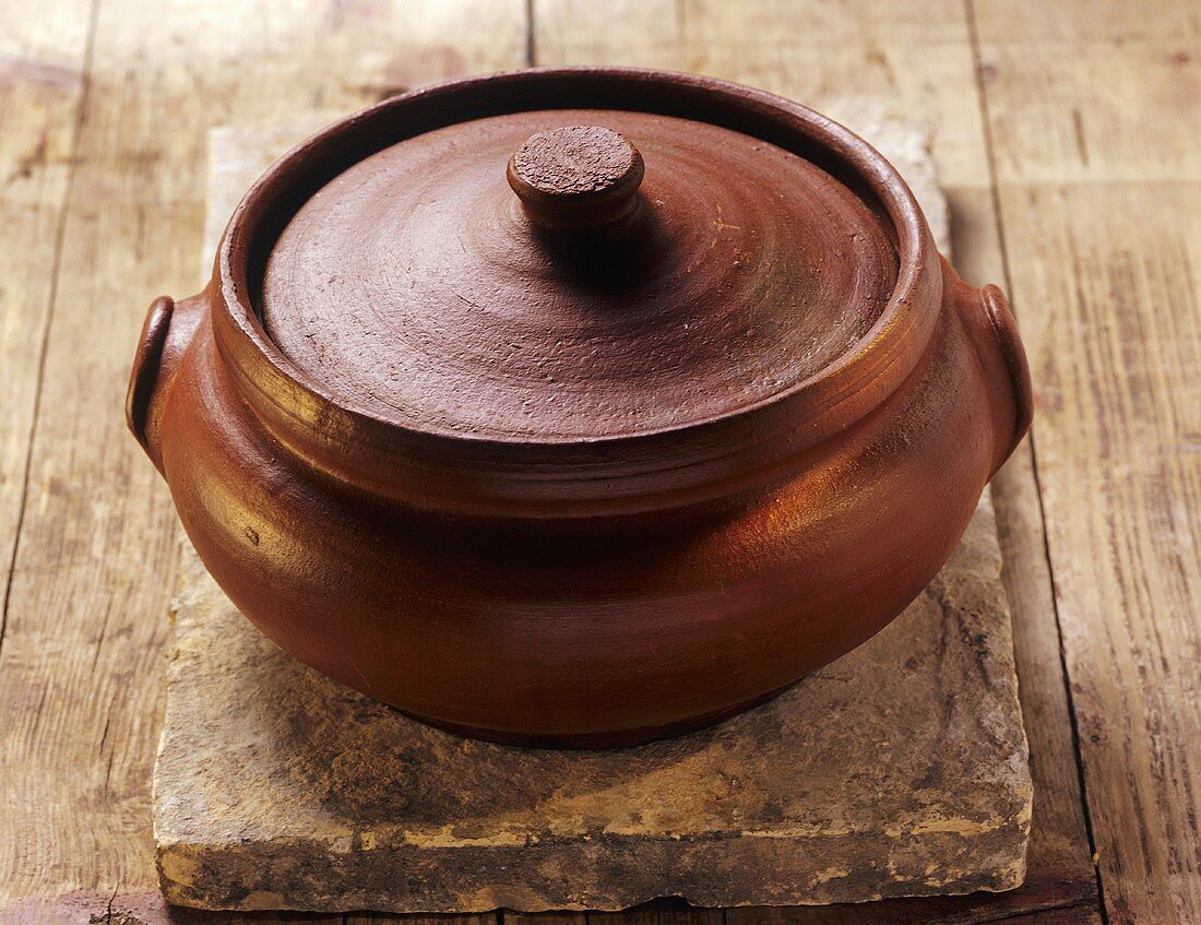 Güvec (Earthenware casserole, Turkey)