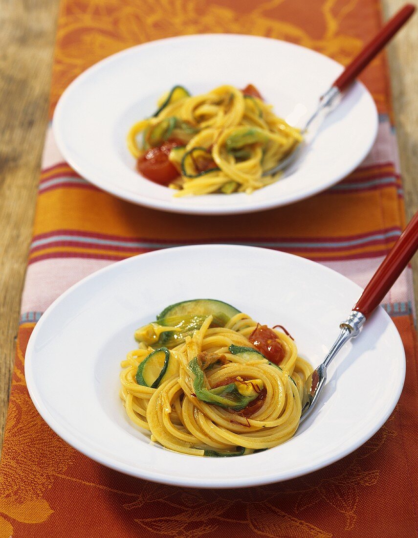 Spaghetti zucchini e zafferano (Spaghetti with saffron courgettes)