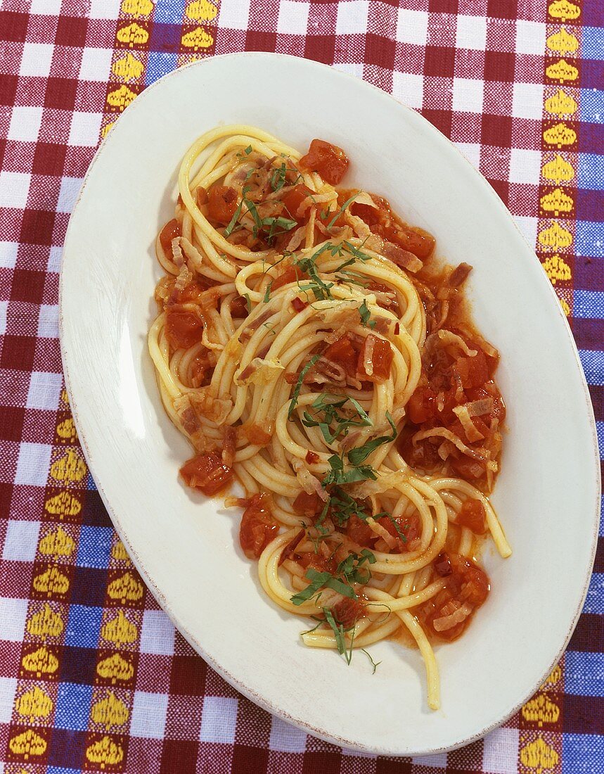 Spaghetti all'amatriciana (Pasta with tomato & bacon sauce)