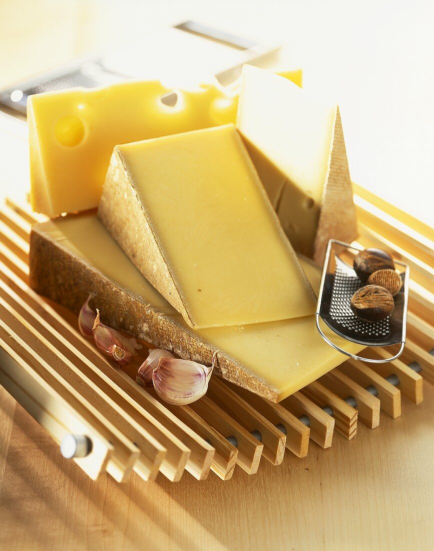 Comté and Emmental with garlic and nutmeg
