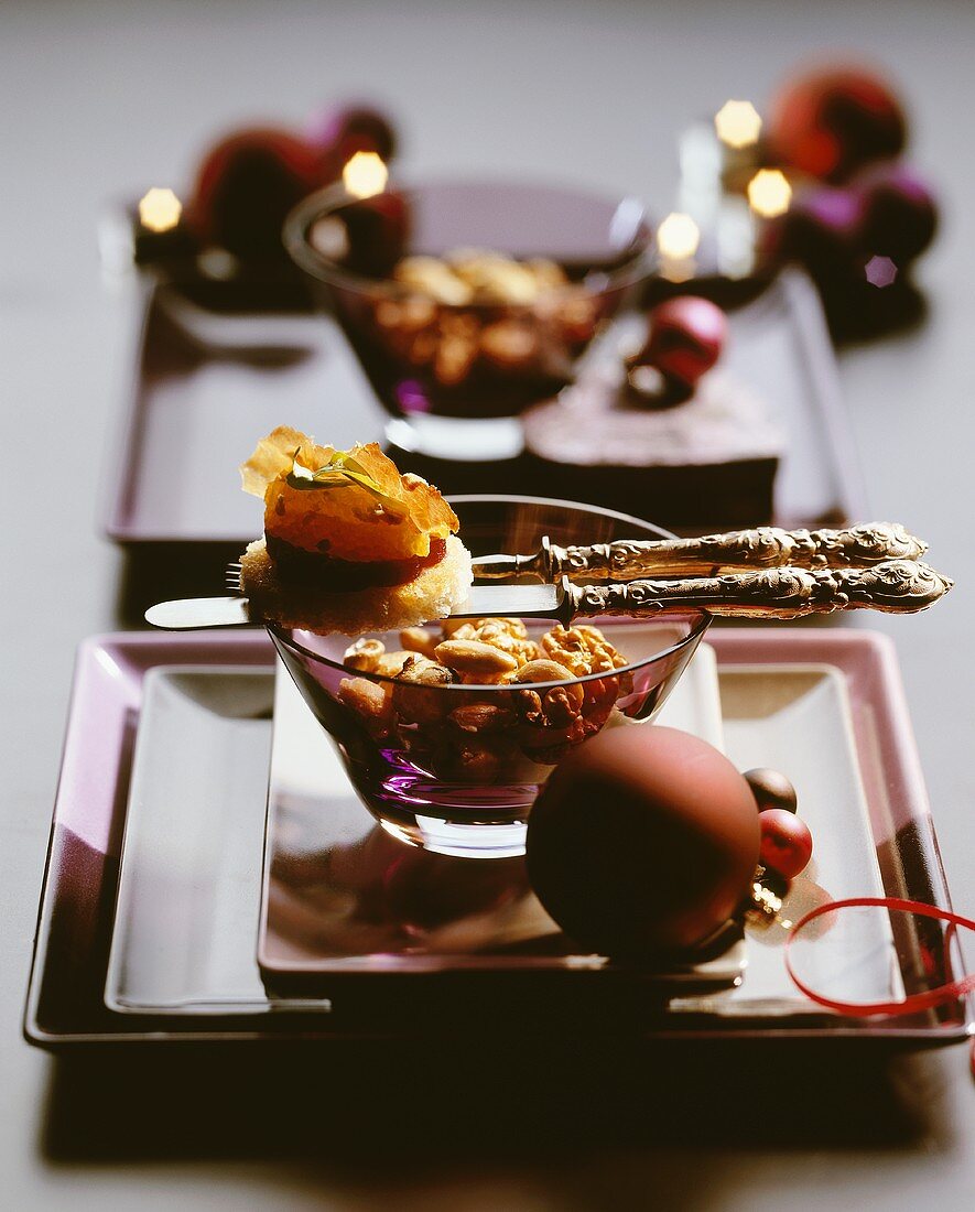 Christmas place-setting with canapé