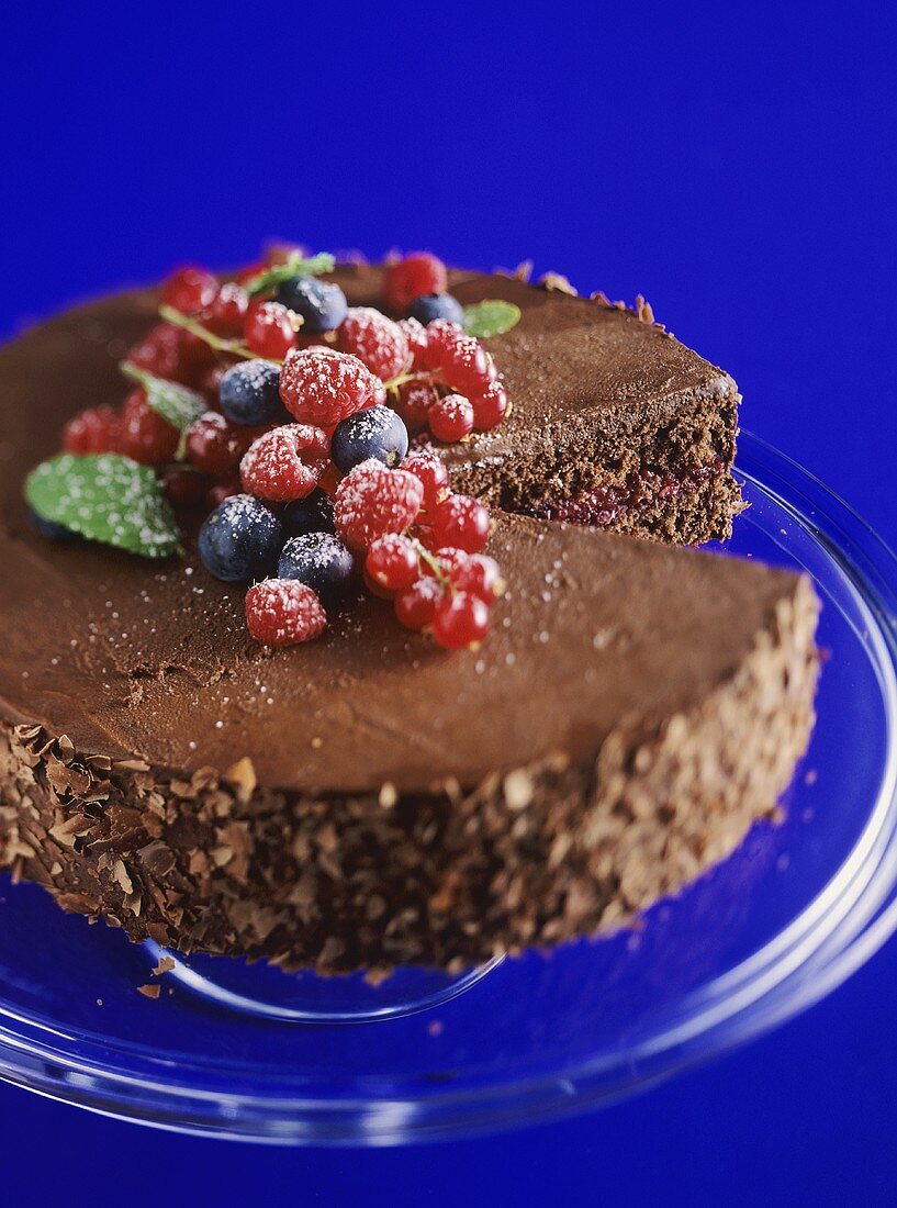 Schokotorte mit Beeren