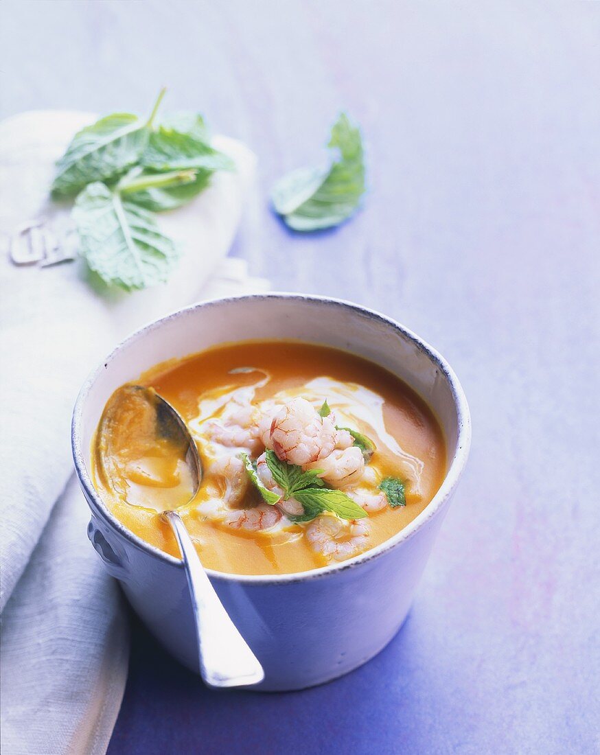 Kürbissuppe mit Garnelen