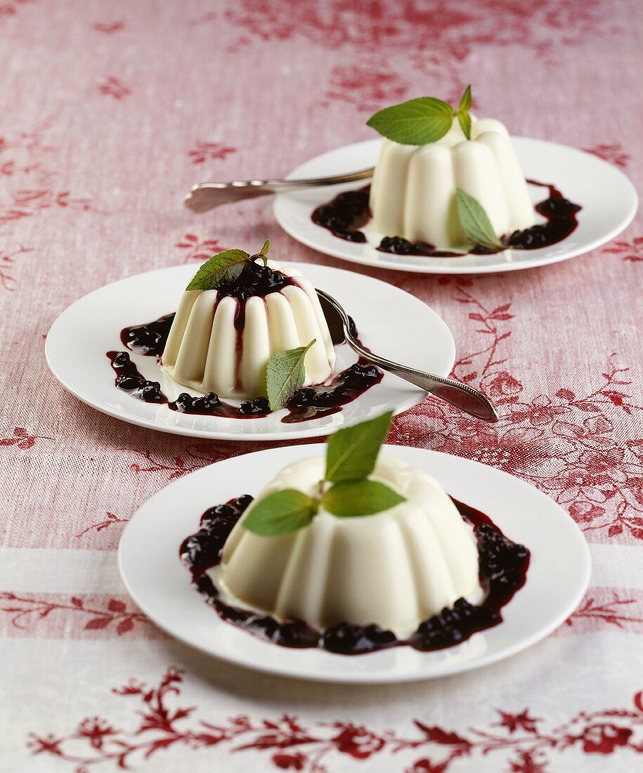 Yoghurt and mascarpone dessert with stewed elderberries