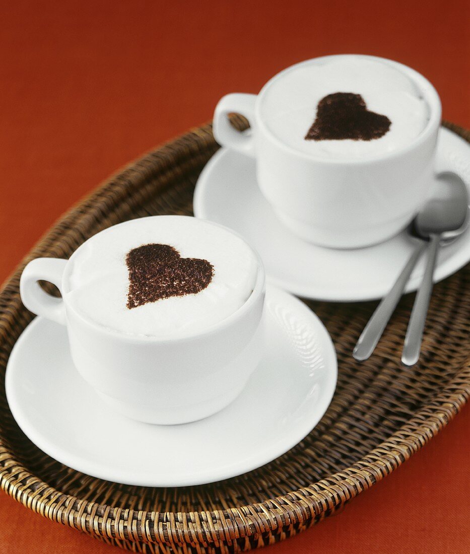 Cappuccino mit Herzverzierung