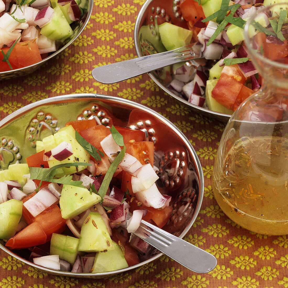 Chachumber (Salat mit Gurken und Tomaten, Indien)