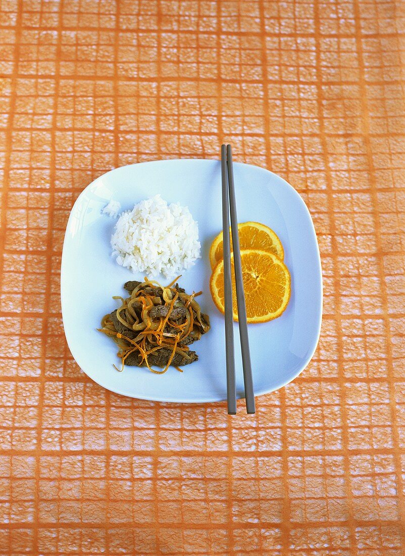 Stir-fried beef with rice and orange slices