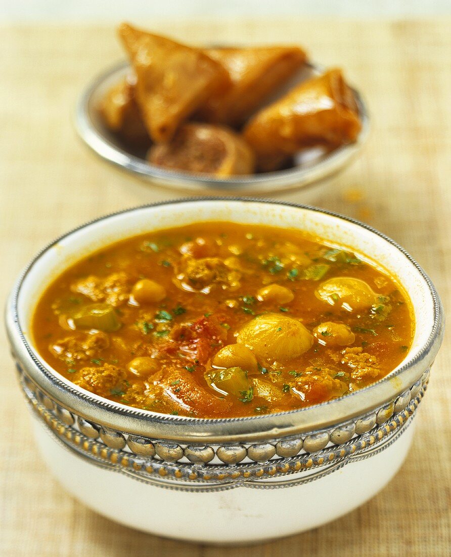 Ramadansuppe mit Lammfleisch und Kichererbsen