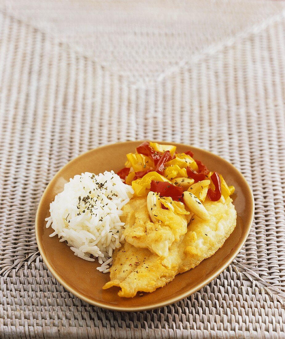 Fish in batter with peppers, almonds and rice