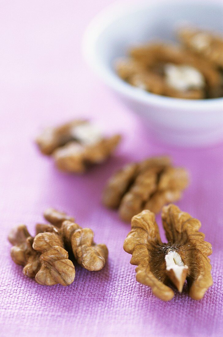 Shelled walnuts