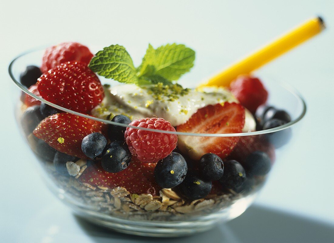 Muesli with berries, yoghurt and pistachios