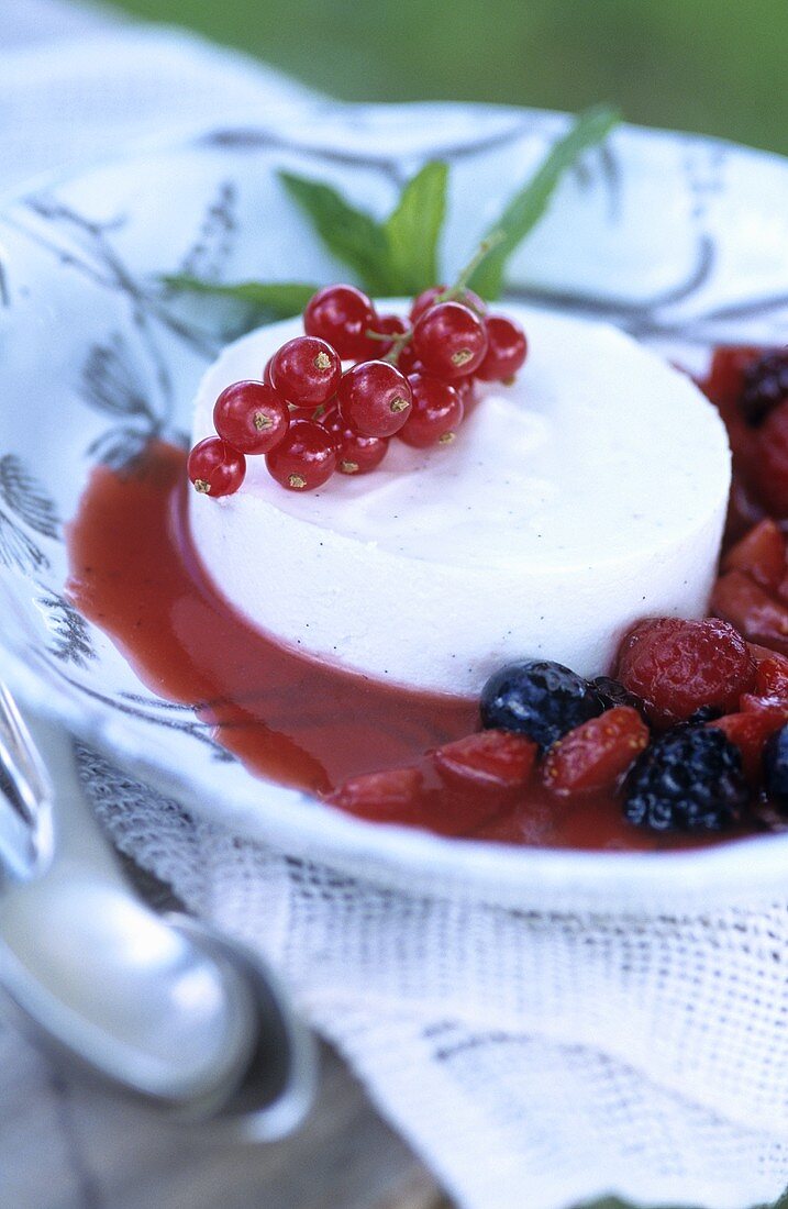 Blancmange with berry compote