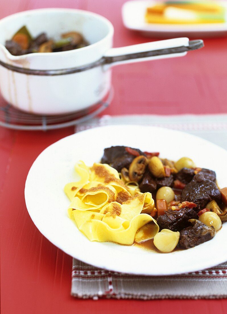 Burgunderfleisch mit Bandnudeln