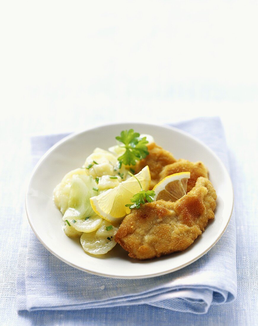 Wiener Schnitzel Mit Kartoffelsalat Bilder Kaufen 381755 Stockfood