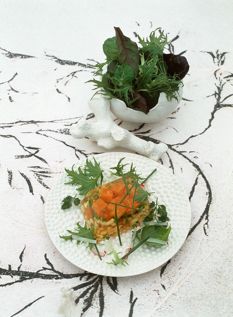 Lachssülze mit Wildkräutersalat