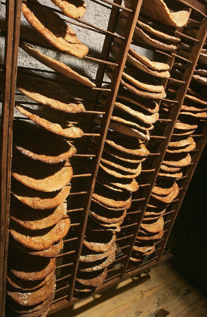 Schüttelbrote (crispy unleavened bread from South Tyrol) in wooden stands