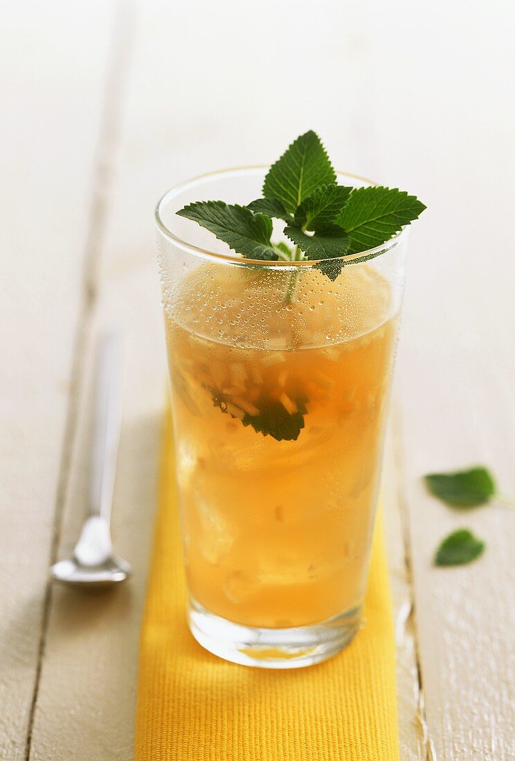 Lemon and ginger drink