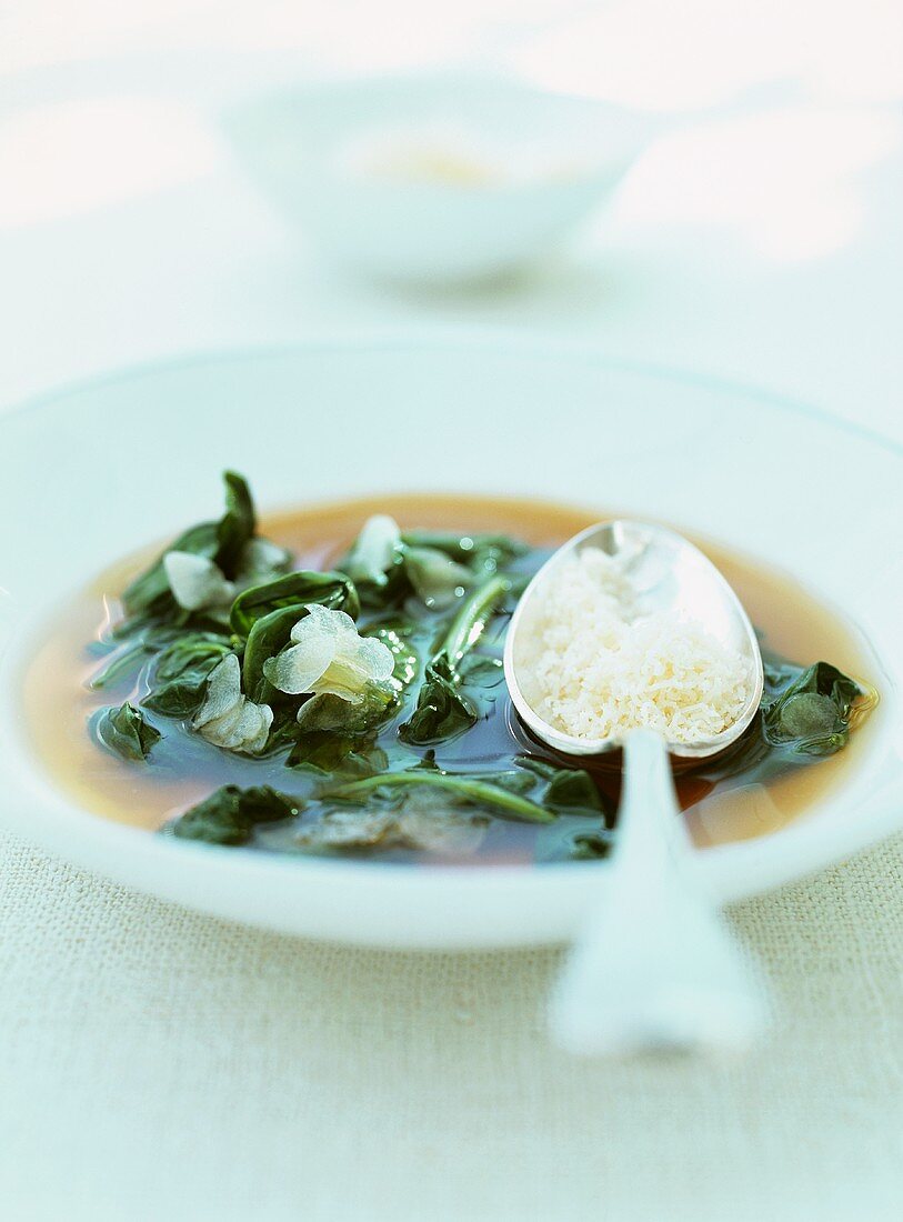 Spinach soup with garlic and Parmesan