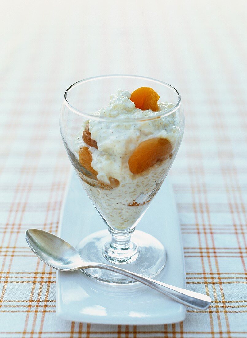 Rice pudding with apricots