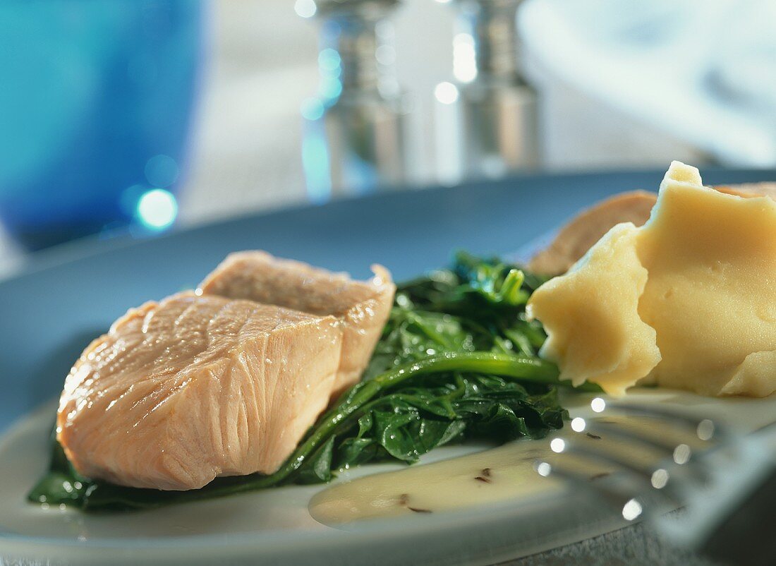 Salmon fillet with spinach, a celery-based sauce and mashed potatoes