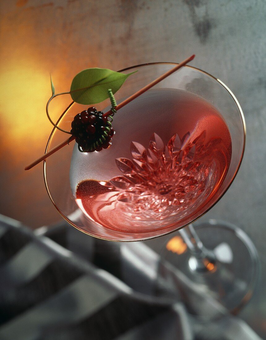 Cocktail mit Brombeere