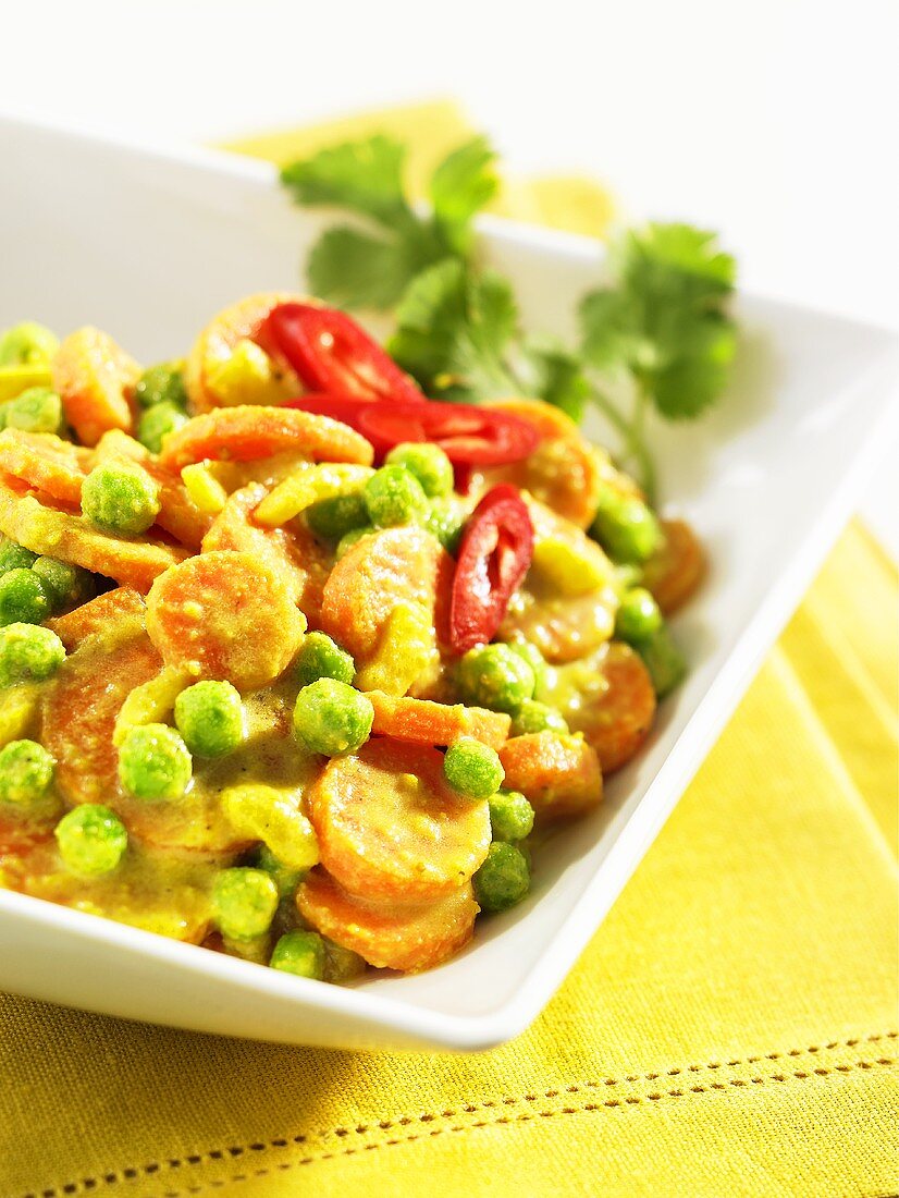 Carrot curry with peas and chilli peppers