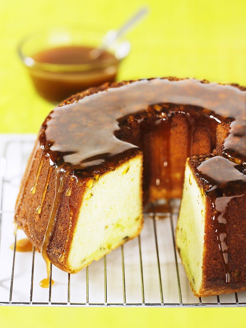 Pistachio cake with honey, sliced