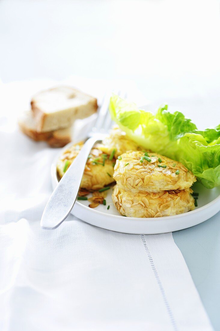 Ziegenkäse in Nusskruste gebacken