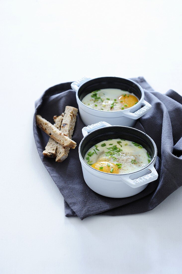 Oeufs cocotte with asparagus and chives