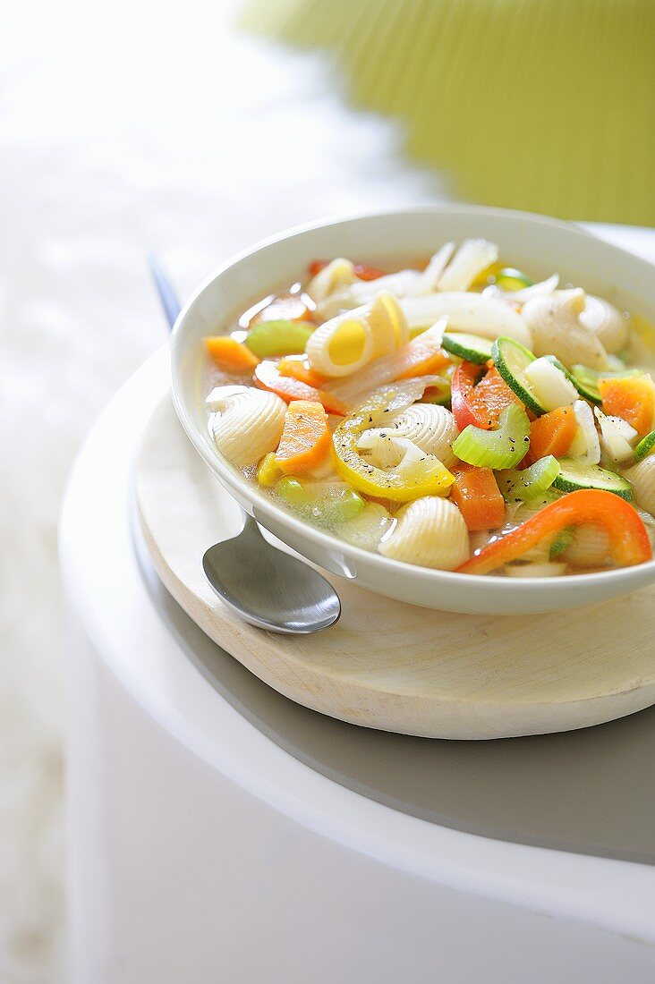 Gemüsesuppe mit Nudeln (Detox-Diät)