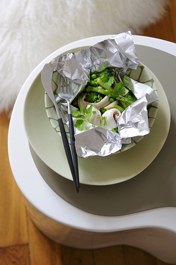 Sole with vegetables in aluminium foil (detox diet)