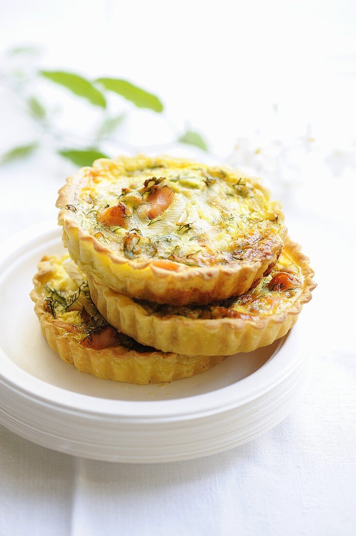 Fennel and salmon tartlets