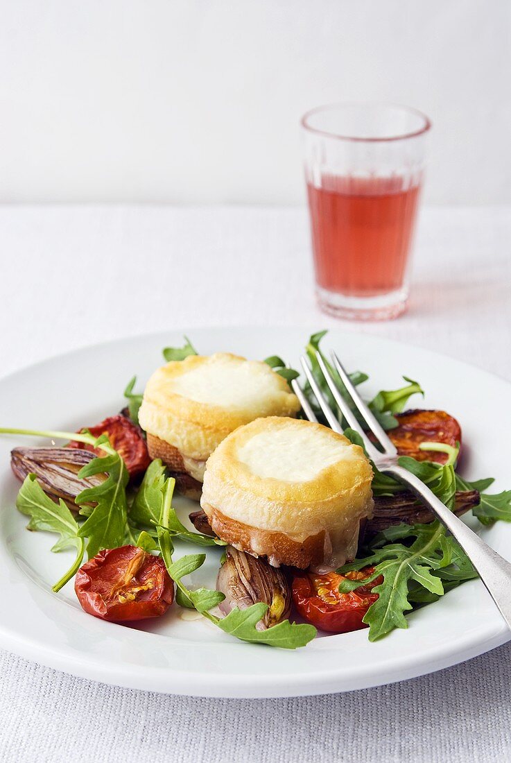 Rocket salad with roasted goats' cheese