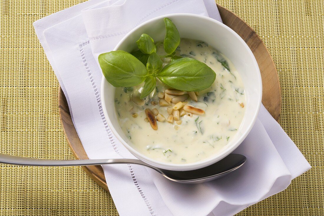 Mayonnaise with basil and pine nuts