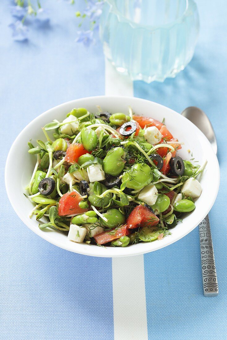 Saubohnensalat mit gebratenen Selleriewürfeln