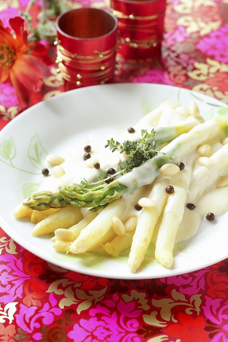 Asparagus with almonds and Bechamel sauce