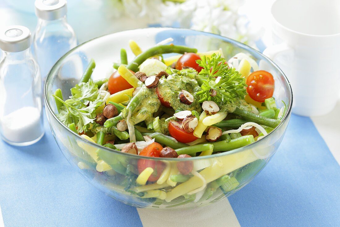 Bohnensalat mit Tomaten und Haselnüssen