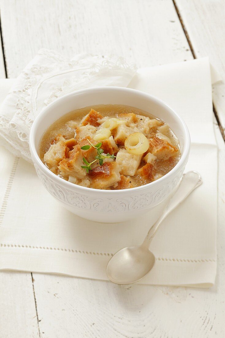 Bread soup with onions