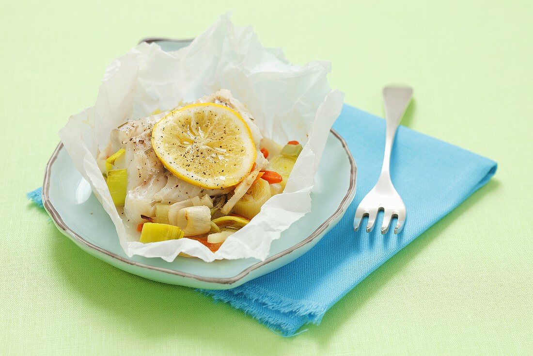 Cod with vegetables baked in parchment paper