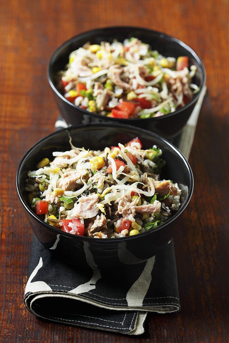 Wild rice salad with sprouts and chicken