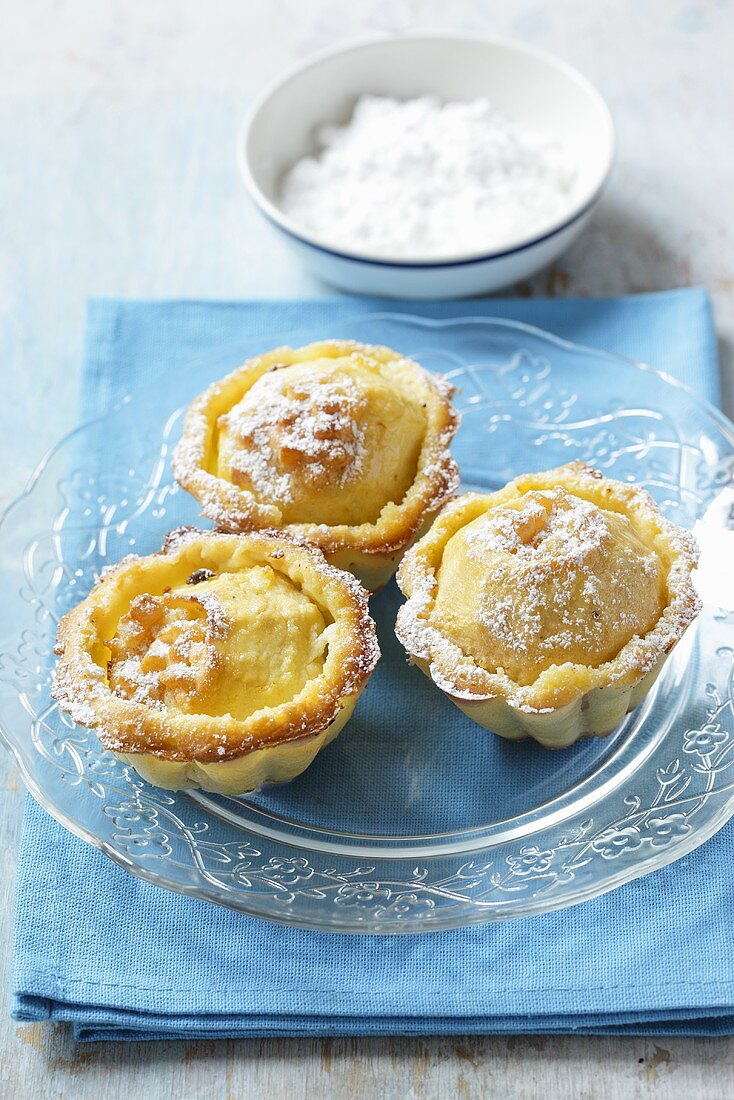 Apple tartlets with icing sugar