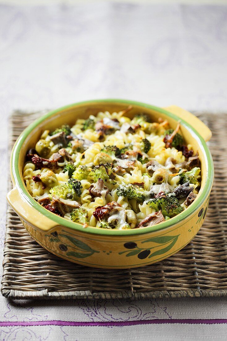 Pasta bake with broccoli