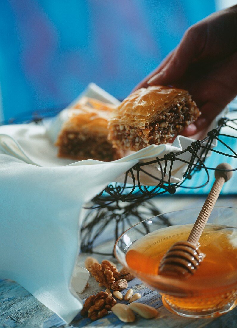 Baklava: Gebäck mit Filoteig, Nüssen & Honig (Orient)