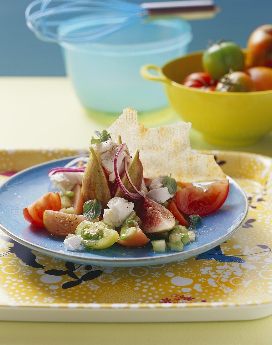 Salad with figs and goat's cheese, with Sardinian bread