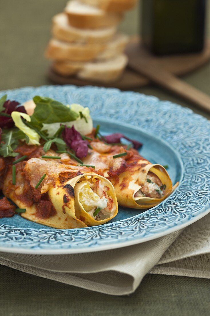 Cannelloni mit Garnelen-Mangofüllung, Tomatensauce