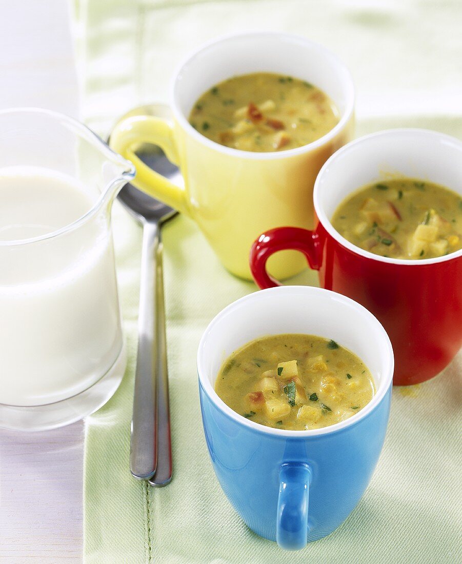 Linsensuppe mit Curry und Sojadrink