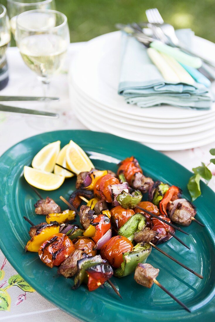 Barbecued lamb and pepper kebabs